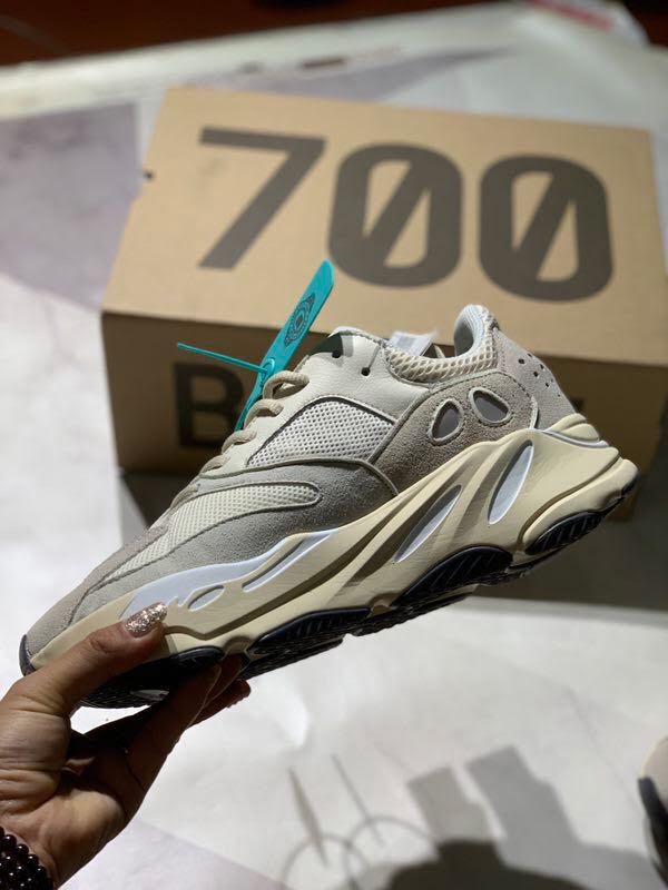 Adidas鞋 阿迪達斯真標巴斯夫真爆 侃爺椰子700 Adidas椰子鞋 男女同款  hdx13266